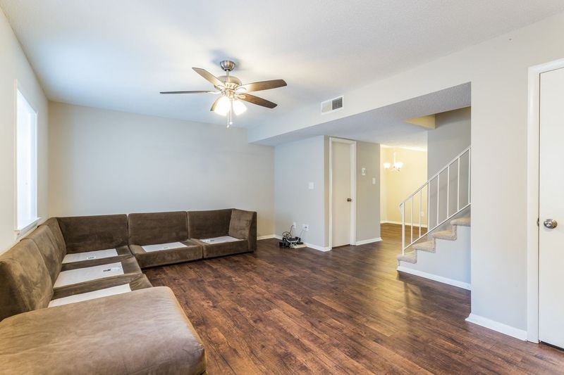 1421 Foxwood Dr, Garner, NC 27529