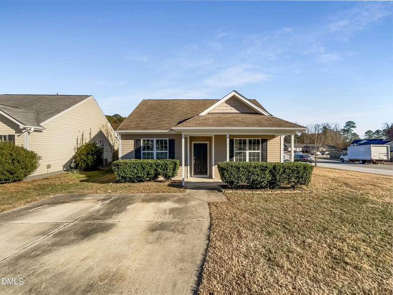 1421 Ikes Pond Ln, Raleigh, NC 27610
