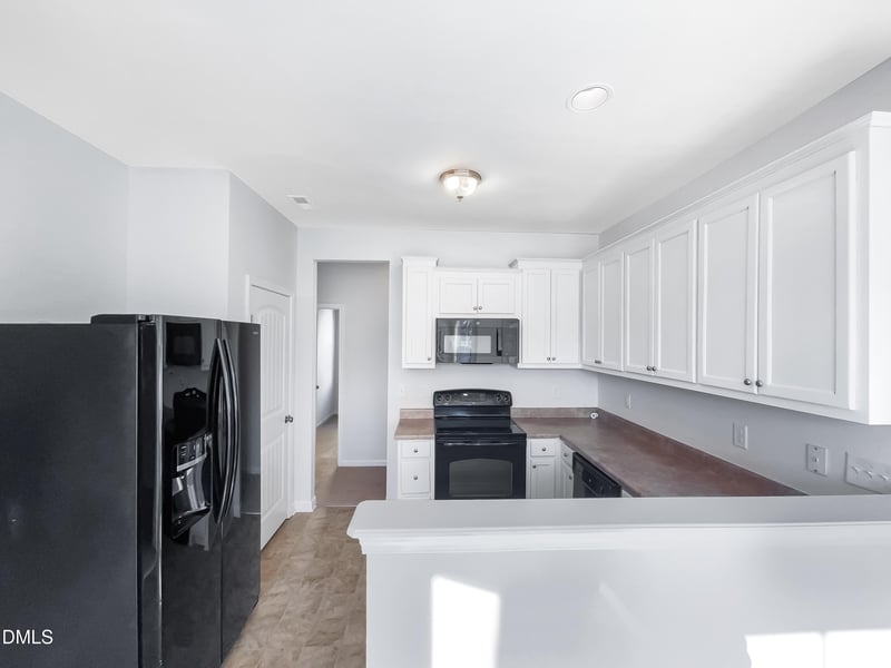 1421 Ikes Pond Ln, Raleigh, NC 27610