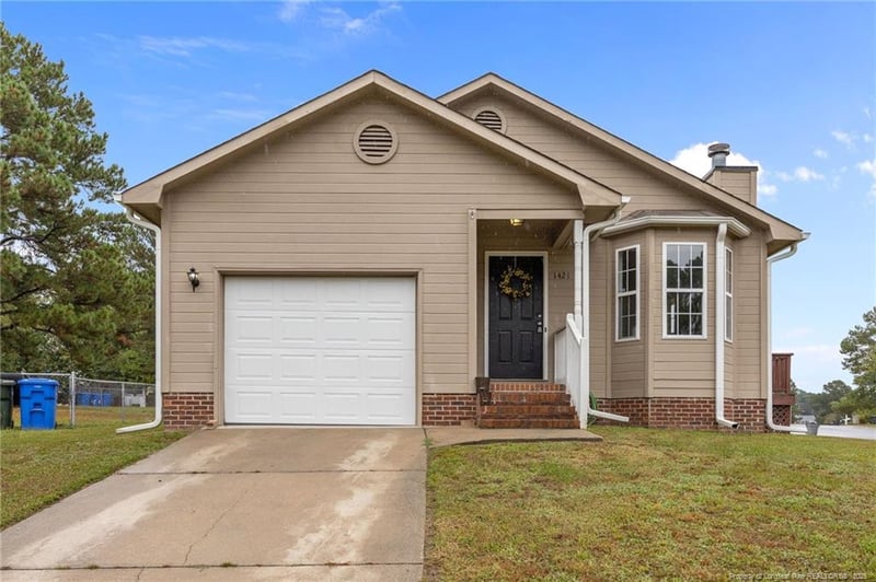 1421 Matilda Ct, Fayetteville, NC 28304