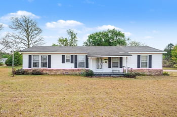 1421 Seabrook School Rd, Fayetteville, NC 28312