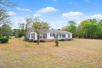 1421 Seabrook School Rd, Fayetteville, NC 28312