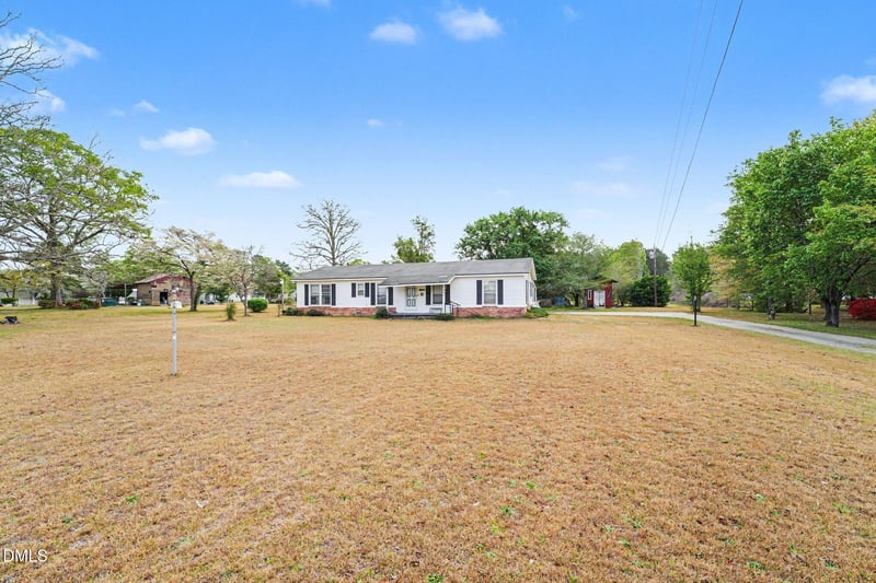 1421 Seabrook School Rd, Fayetteville, NC 28312