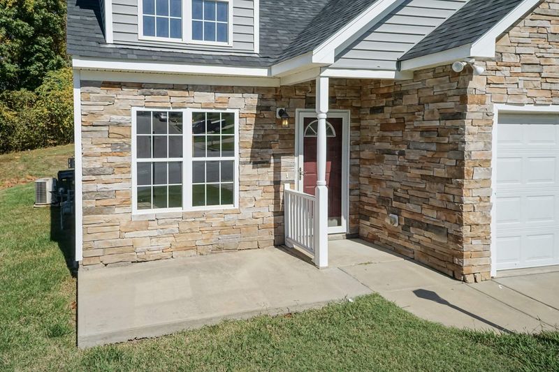 1422 Southgate Dr, Raleigh, NC 27610