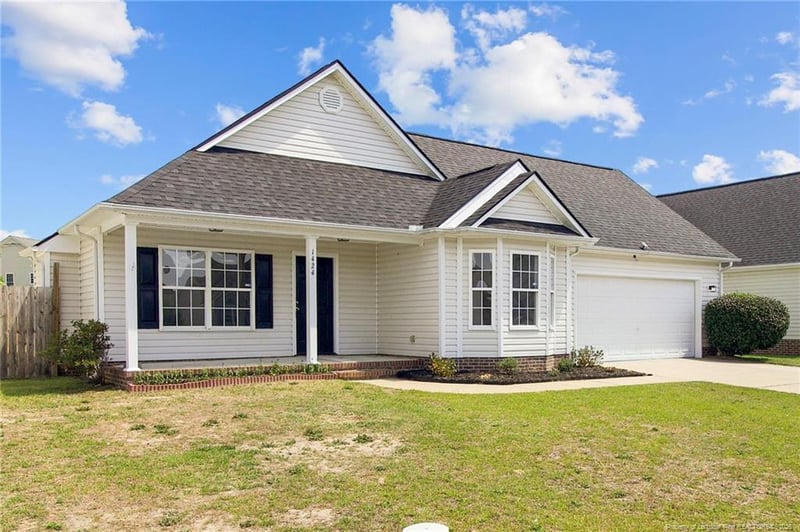 1424 Avoncroft Dr, Fayetteville, NC 28306