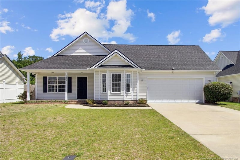 1424 Avoncroft Dr, Fayetteville, NC 28306