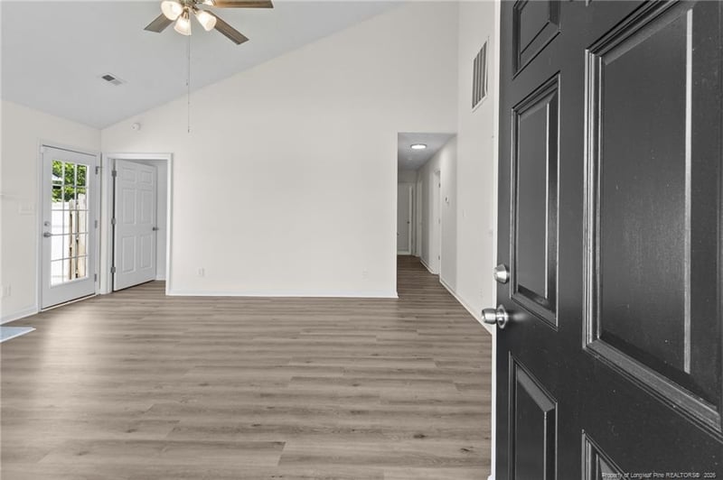 1424 Avoncroft Dr, Fayetteville, NC 28306