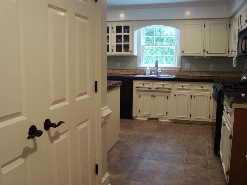 1424 Bascomb Dr, Raleigh, NC 27614