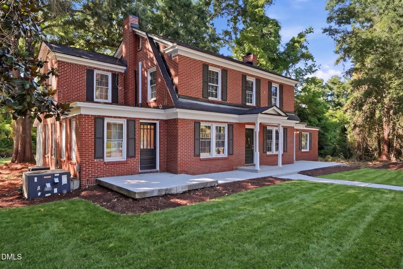 1424 Carthage St, Sanford, NC 27330