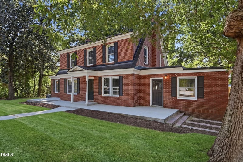 1424 Carthage St, Sanford, NC 27330
