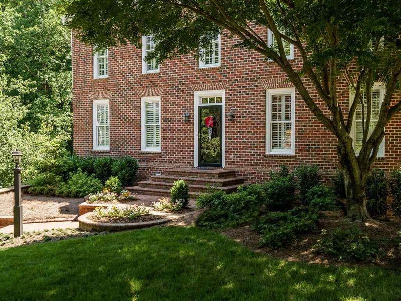 1424 Dogwood Ln, Raleigh, NC 27607