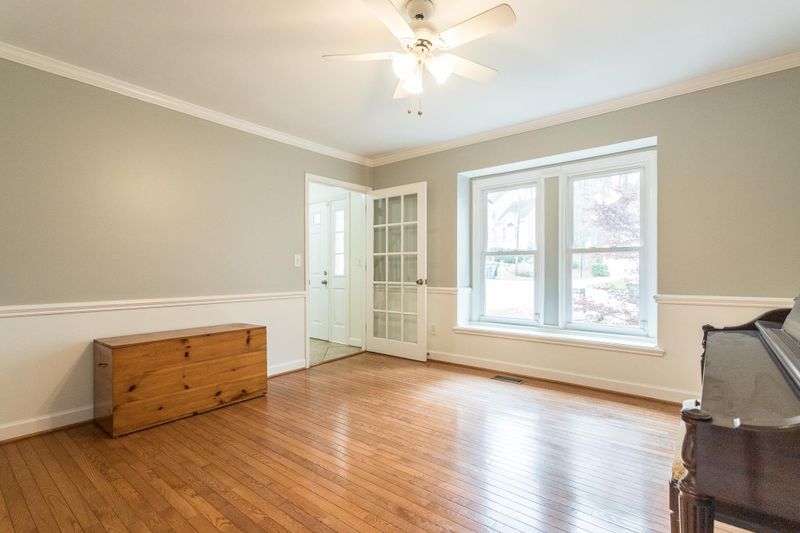 1424 Hillbrow Ln, Raleigh, NC 27615