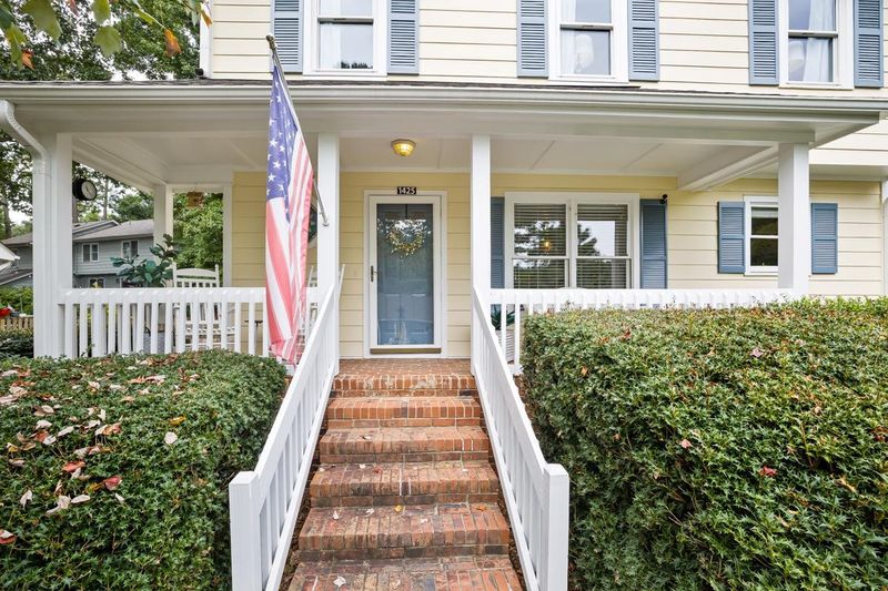 1425 Mapleside Ct, Raleigh, NC 27609