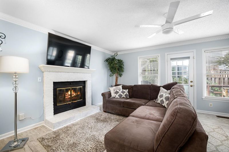 1425 Mapleside Ct, Raleigh, NC 27609
