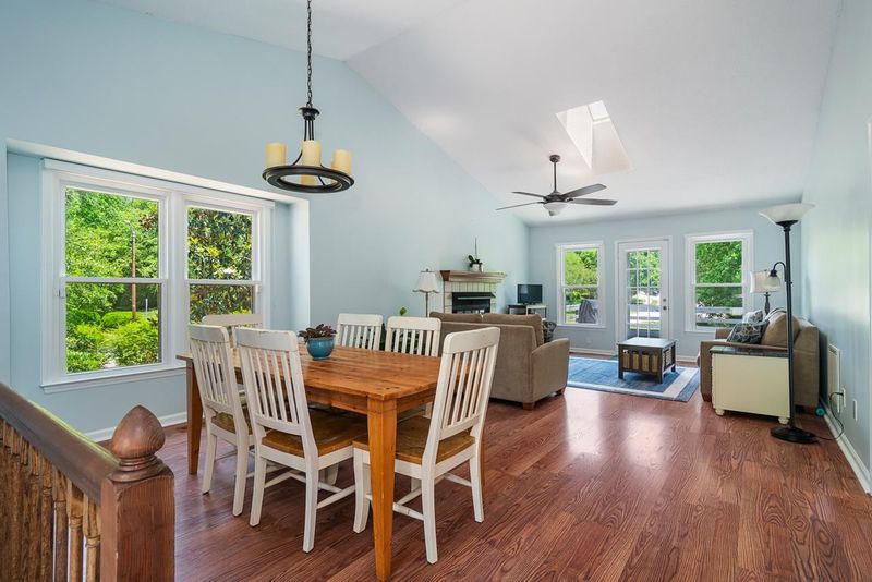 1426 Mapleside Ct, Raleigh, NC 27609