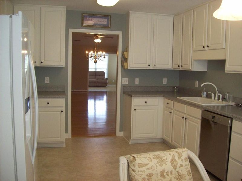 1426 Normandy Dr, Burlington, NC 27215