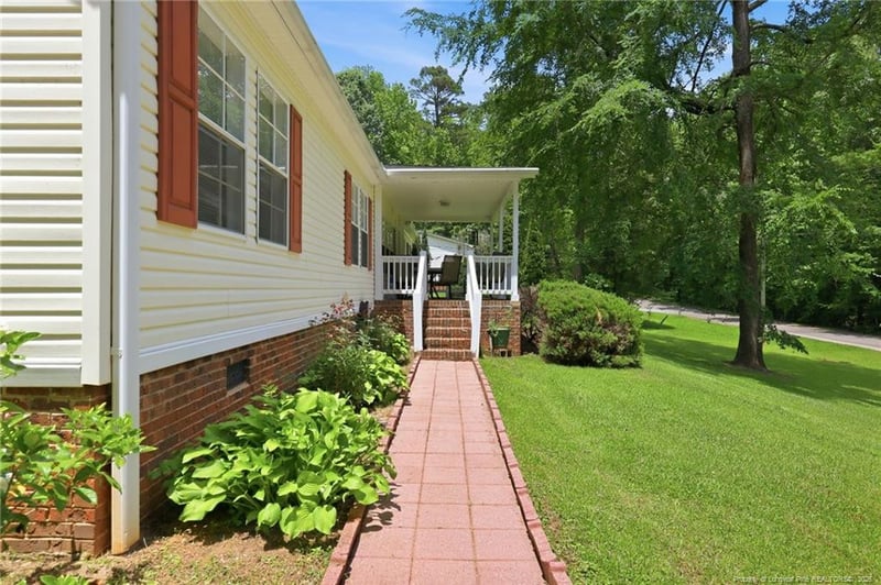 1427 Cherokee Trl, Sanford, NC 27332
