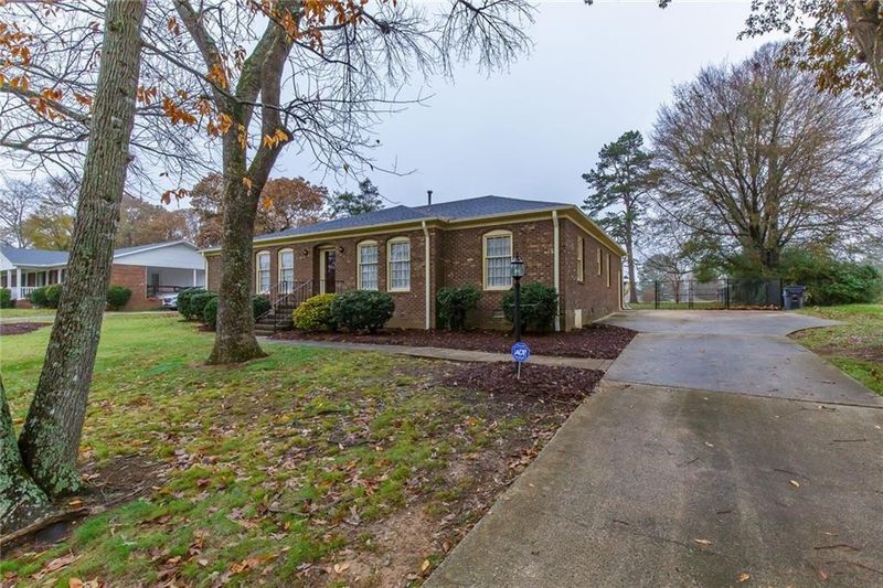 1427 Monroe Holt Rd, Burlington, NC 27215
