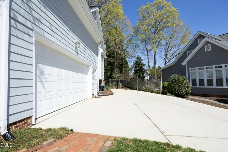 1427 Moosecreek Dr, Raleigh, NC 27614