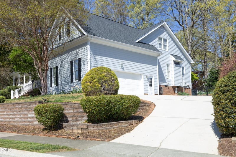 1427 Moosecreek Dr, Raleigh, NC 27614