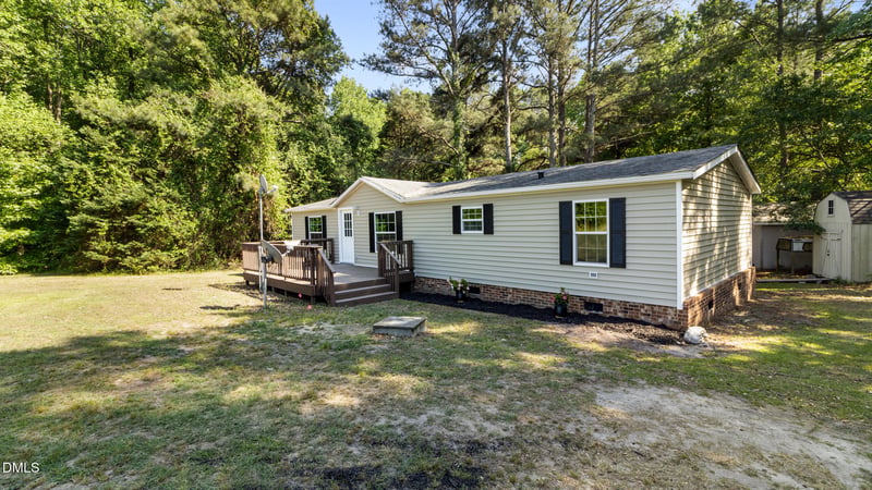 1429 Country Pond Ln, Willow Springs, NC 27592