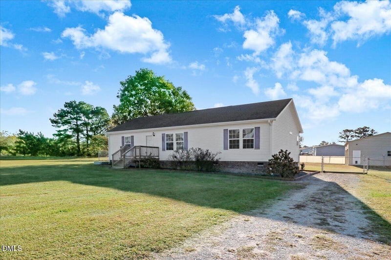 143 Blueberry Dr, Selma, NC 27576