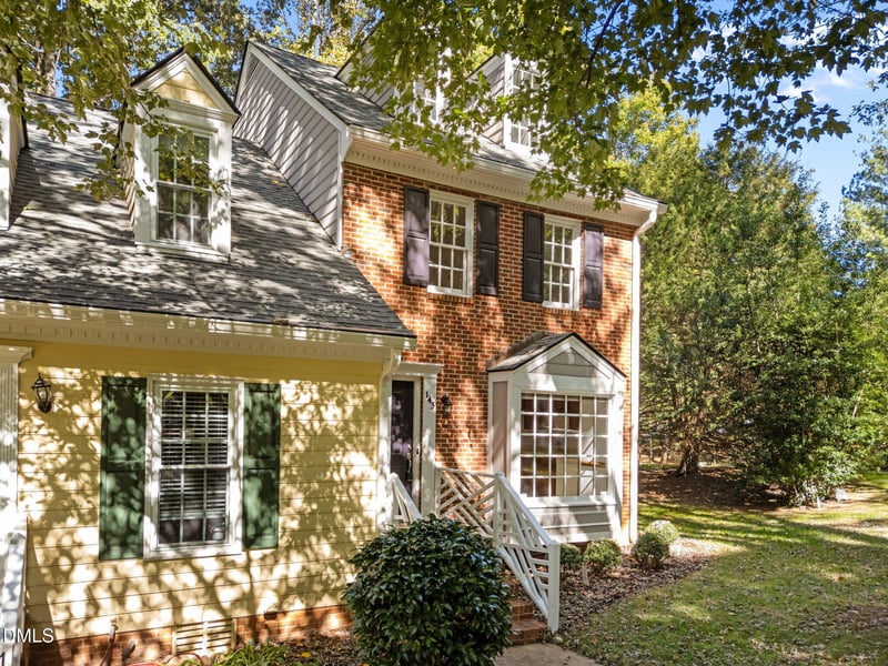 143 Hedgerow Ct, Cary, NC 27513