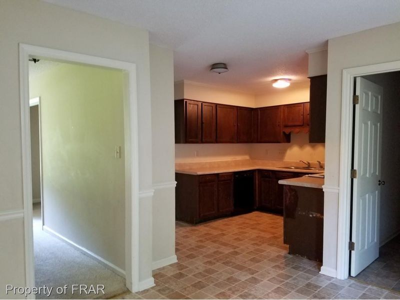 143 Lofton Dr, Fayetteville, NC 28311