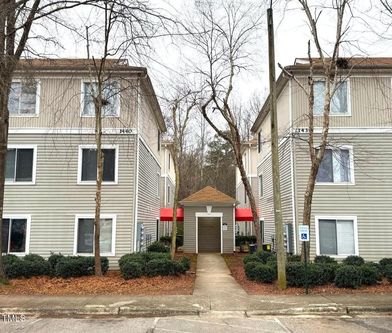 1430 Collegiate Cir #102, Raleigh, NC 27606