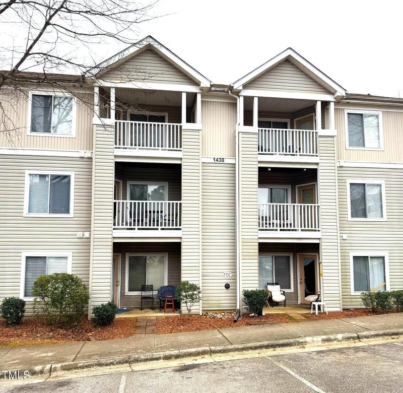 1430 Collegiate Cir #102, Raleigh, NC 27606