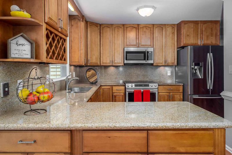 1430 Elgin Ct, Cary, NC 27511