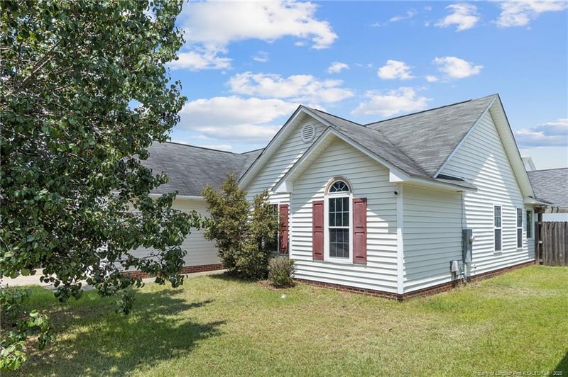 1430 Mingary Ave, Hope Mills, NC 28306