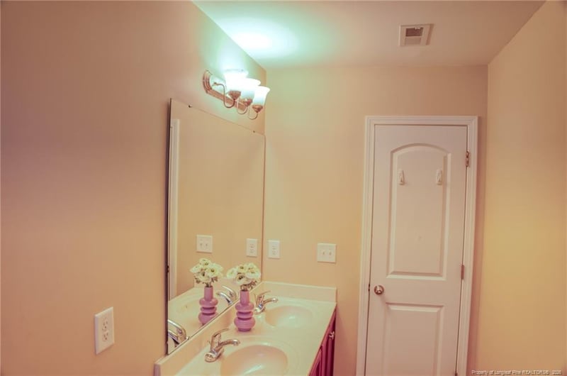 1430 Vandenberg Dr, Fayetteville, NC 28312