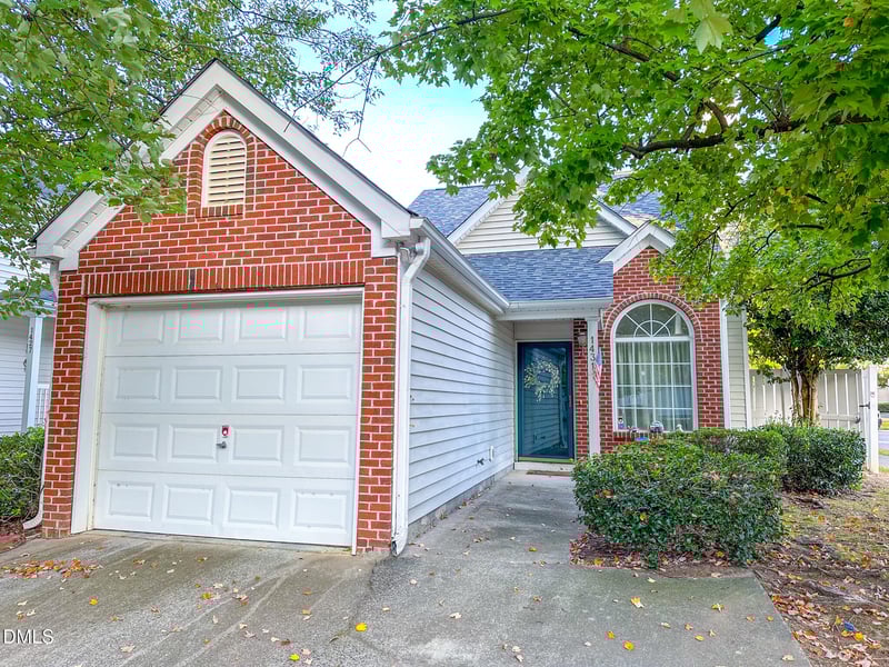1431 Beacon Village Dr, Raleigh, NC 27604
