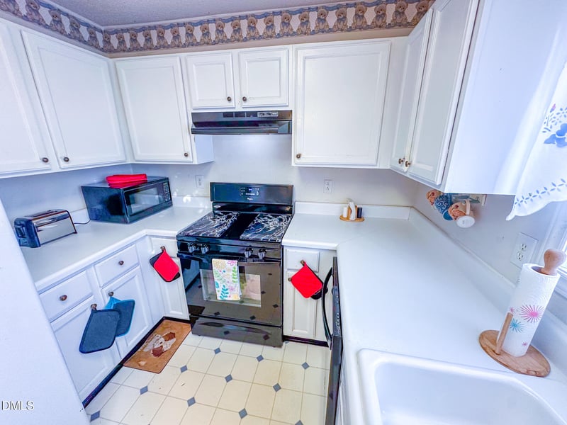 1431 Beacon Village Dr, Raleigh, NC 27604