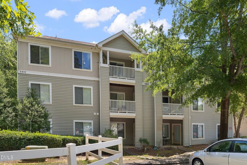 1431 Collegiate Cir #303, Raleigh, NC 27606