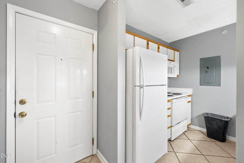 1431 Collegiate Cir #303, Raleigh, NC 27606