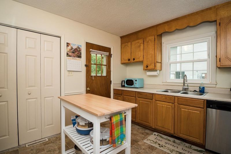 1432 Cleveland Ave, Burlington, NC 27217