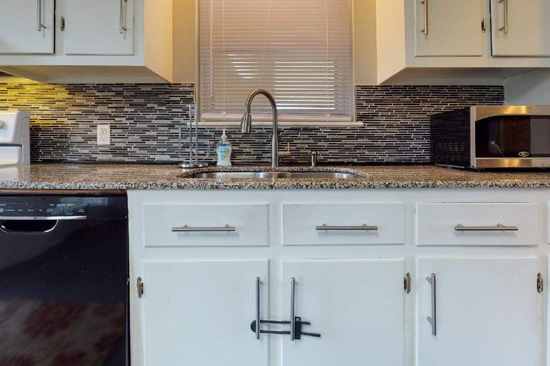 1432 Kirkwood Dr, Durham, NC 27705