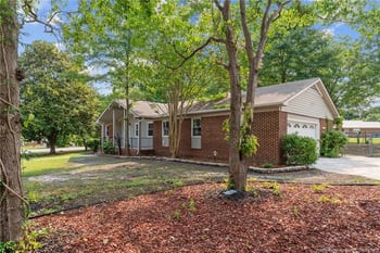 1433 Carnsmore Dr, Fayetteville, NC 28304