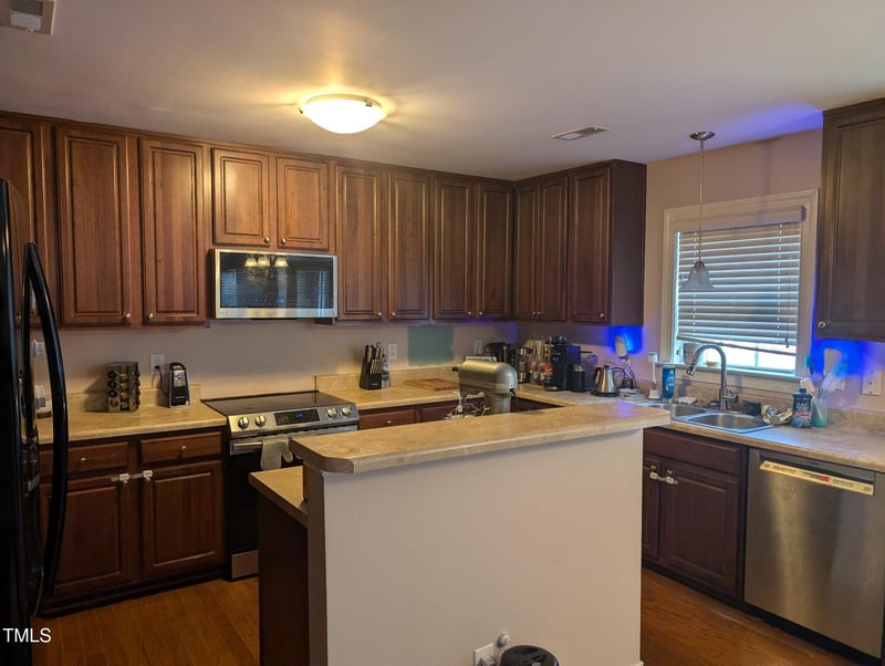 1433 Dexter Ridge Dr, Holly Springs, NC 27540