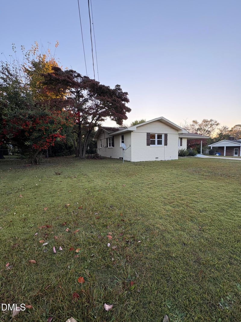 1433 Keswick Dr, Fayetteville, NC 28304