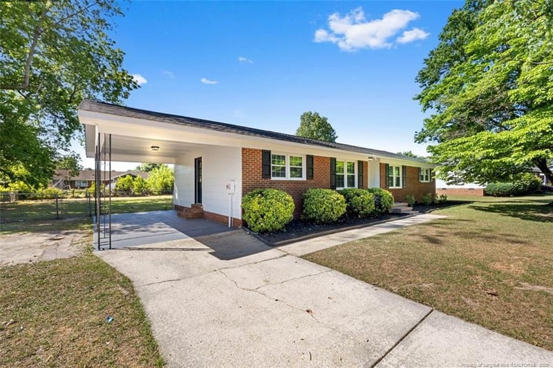 1433 Larkhall Dr, Fayetteville, NC 28304
