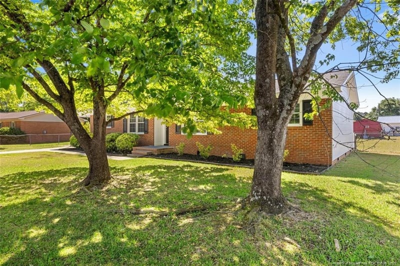 1433 Larkhall Dr, Fayetteville, NC 28304
