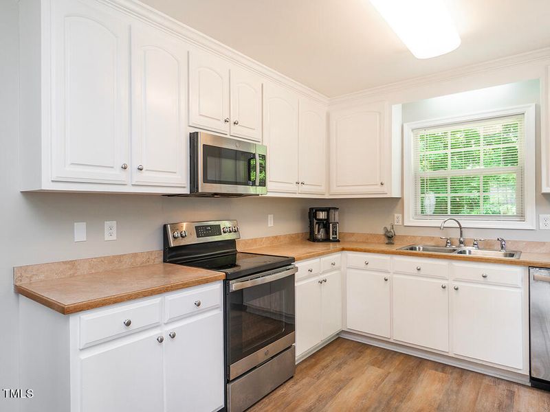 1433 Rolling Meadow Ct, Burlington, NC 27217