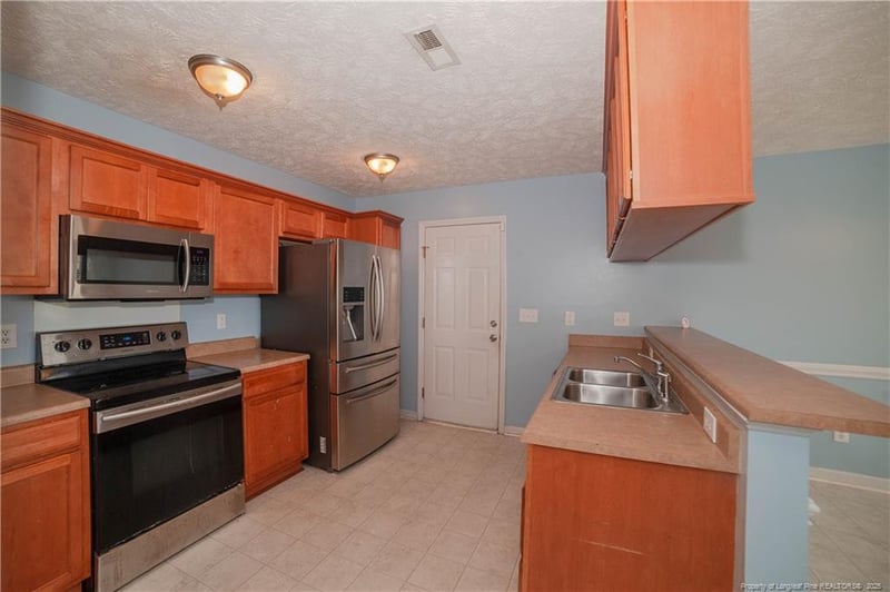 1435 Oldstead Dr, Fayetteville, NC 28306