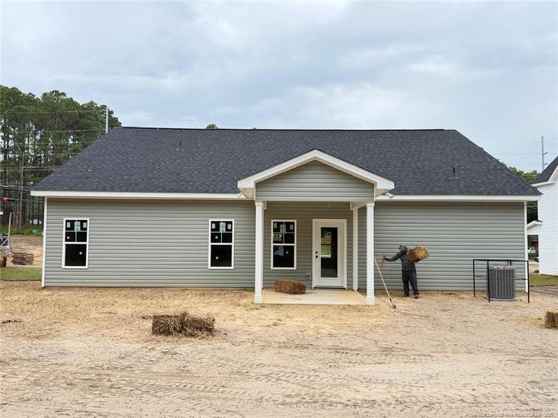 1436 Pamalee Dr, Fayetteville, NC 28303
