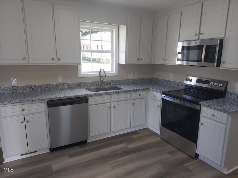 1436 Smokey Mountain Dr, Zebulon, NC 27597