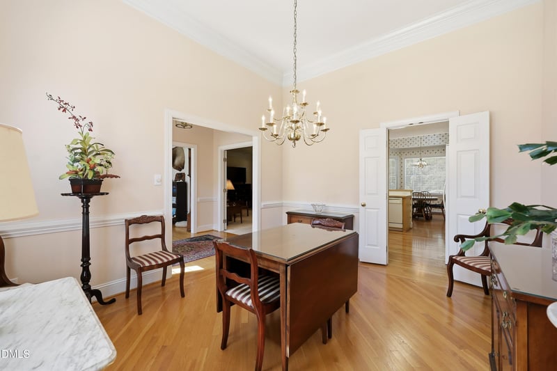 1437 Kinsdale Dr, Raleigh, NC 27615