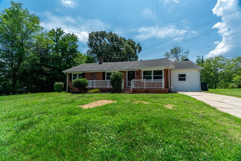 1439 Morningside Dr, Burlington, NC 27217